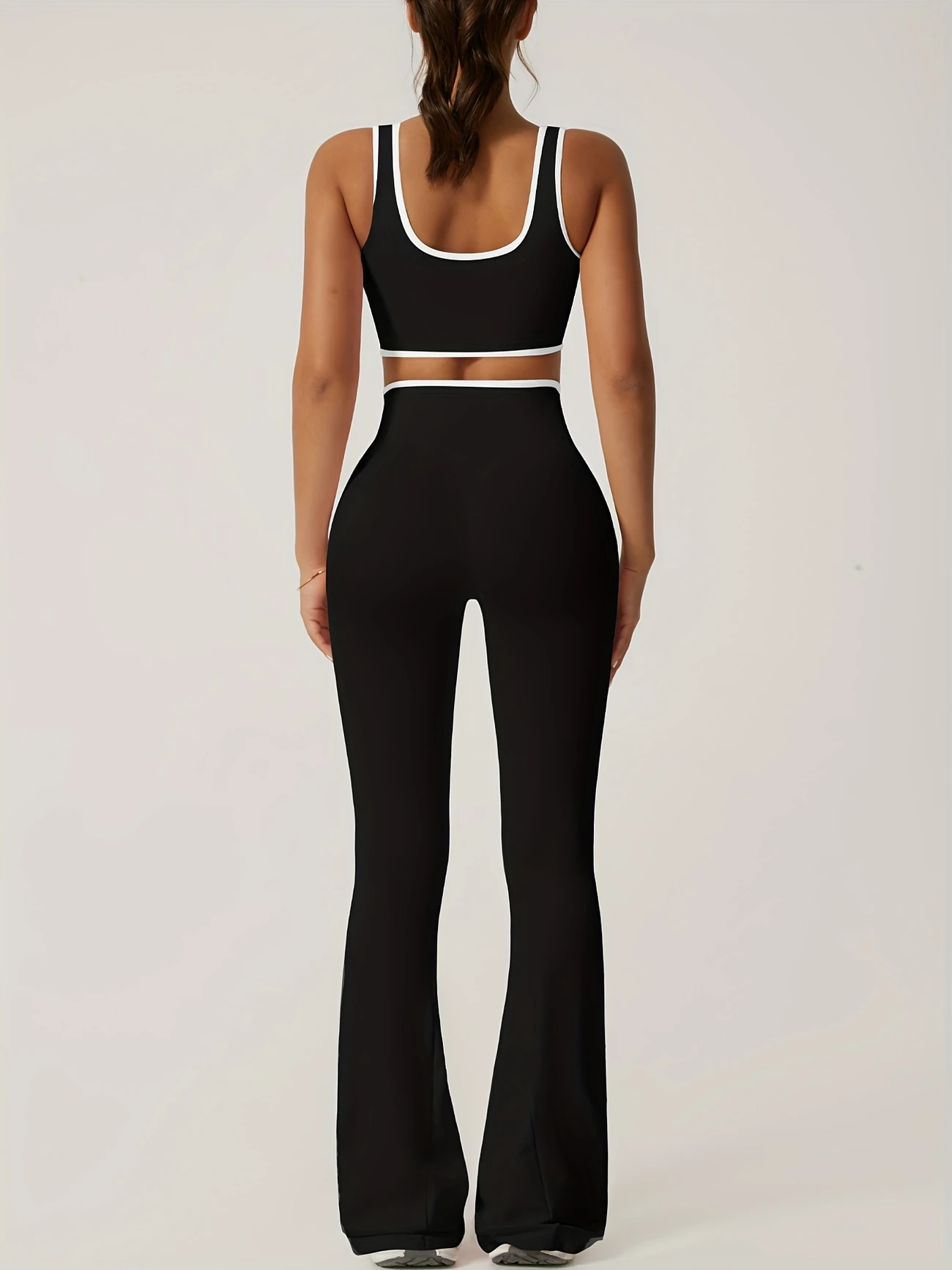 Conjunto deportivo Top y pantalón acampanado Maísa