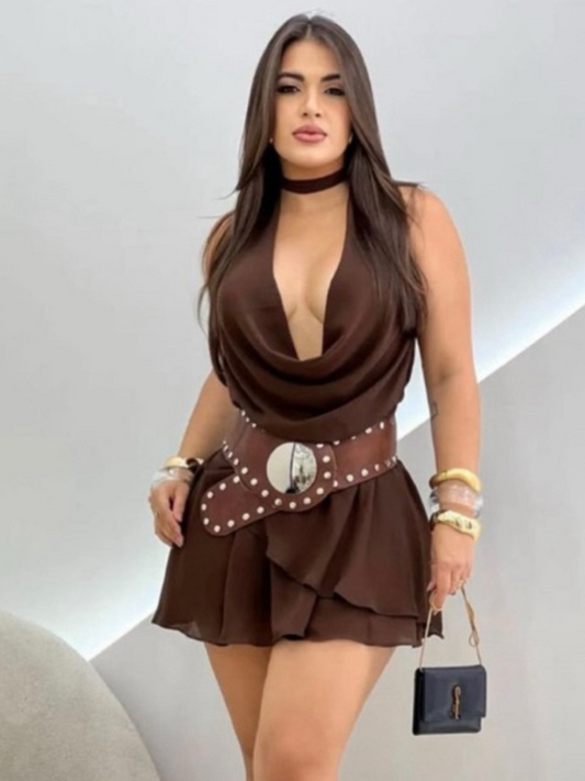 Vestido corto de una sola pieza con volantes